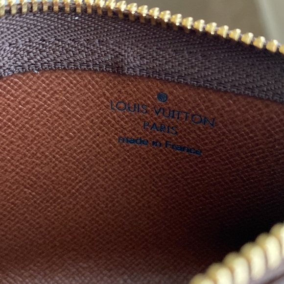 Louis Vuitton Key Pouch in Monogram print - Picture 8 of 9